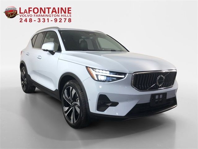 2024 Volvo XC40 Ultimate Bright Theme