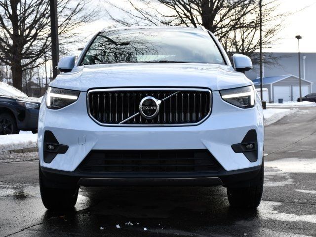 2024 Volvo XC40 Ultimate Bright Theme