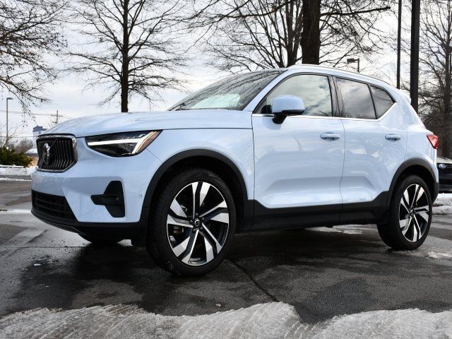 2024 Volvo XC40 Ultimate Bright Theme