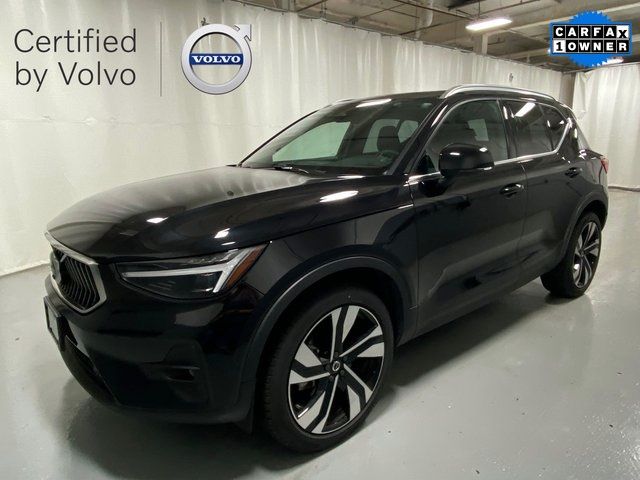 2024 Volvo XC40 Ultimate Bright Theme