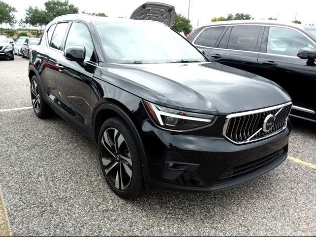 2024 Volvo XC40 Ultimate Bright Theme