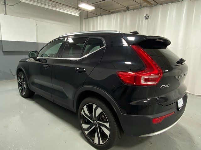 2024 Volvo XC40 Ultimate Bright Theme