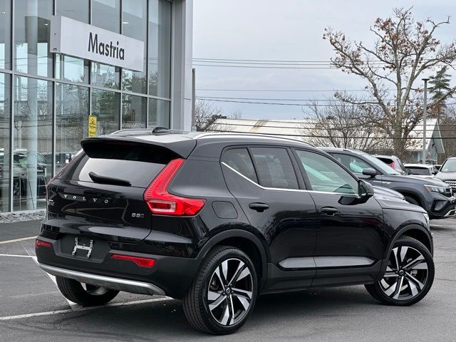 2024 Volvo XC40 Ultimate Bright Theme