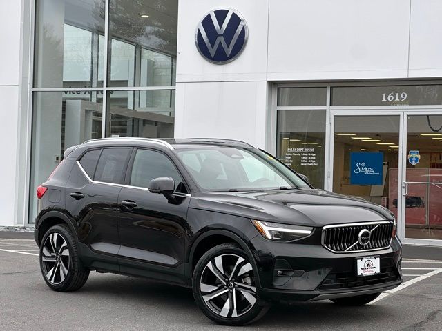 2024 Volvo XC40 Ultimate Bright Theme