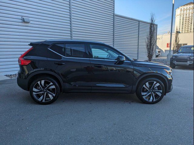 2024 Volvo XC40 Ultimate Bright Theme