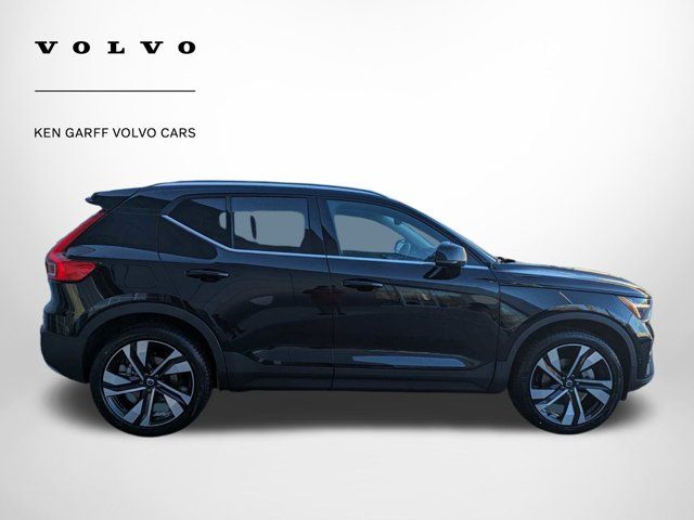 2024 Volvo XC40 Ultimate Bright Theme