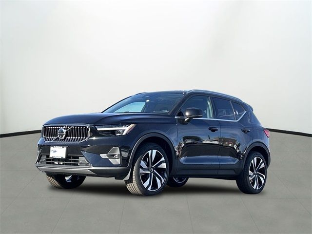 2024 Volvo XC40 Ultimate Bright Theme