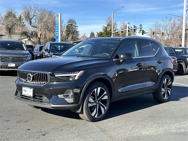 2024 Volvo XC40 Ultimate Bright Theme