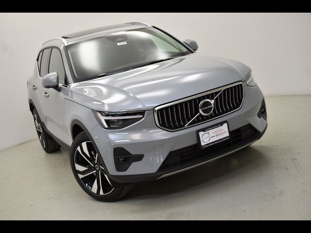 2024 Volvo XC40 Ultimate Bright Theme