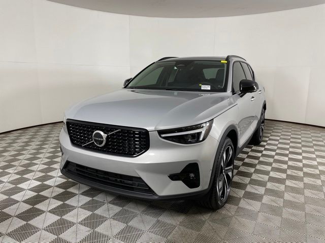 2024 Volvo XC40 Ultimate Dark Theme