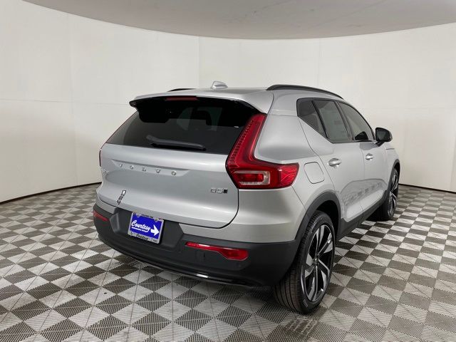 2024 Volvo XC40 Ultimate Dark Theme