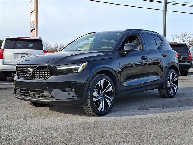 2024 Volvo XC40 Ultimate Dark Theme