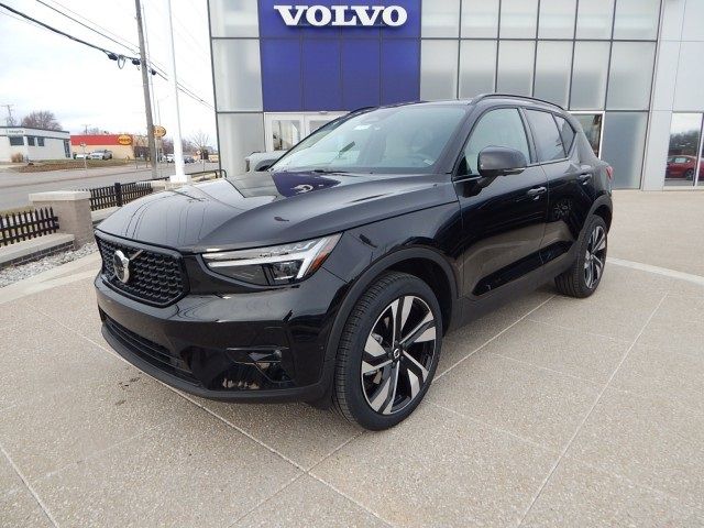 2024 Volvo XC40 Ultimate Dark Theme