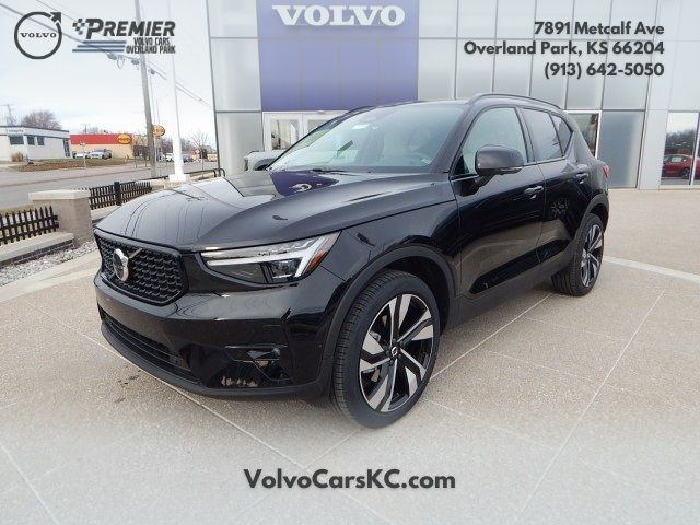 2024 Volvo XC40 Ultimate Dark Theme