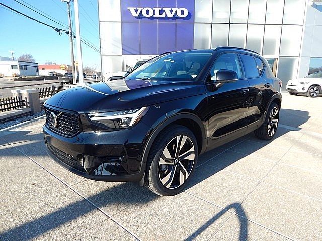 2024 Volvo XC40 Ultimate Dark Theme