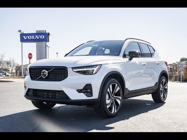 2024 Volvo XC40 Ultimate Dark Theme