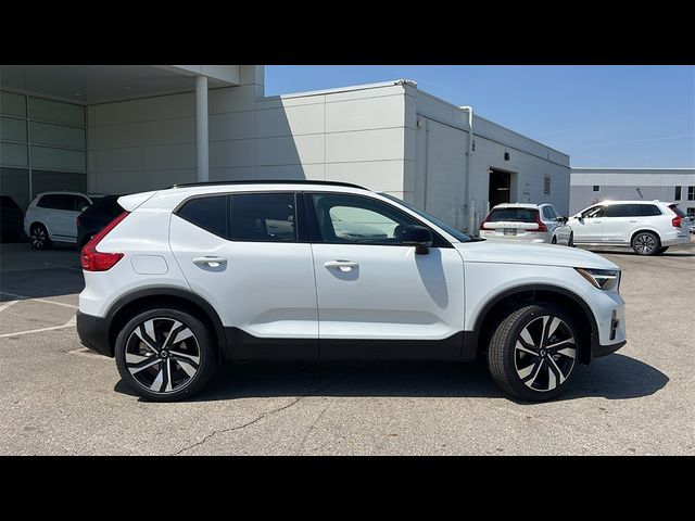 2024 Volvo XC40 Ultimate Dark Theme