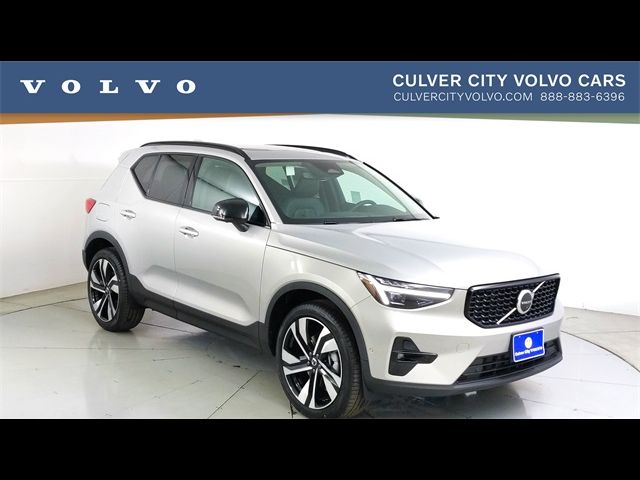 2024 Volvo XC40 Ultimate Dark Theme