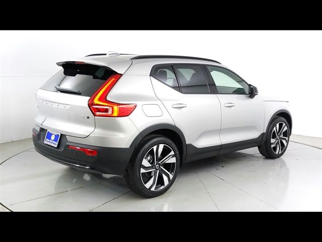 2024 Volvo XC40 Ultimate Dark Theme