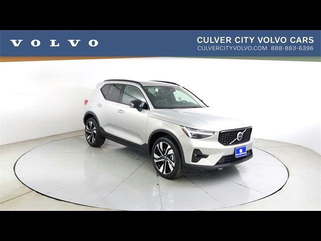 2024 Volvo XC40 Ultimate Dark Theme