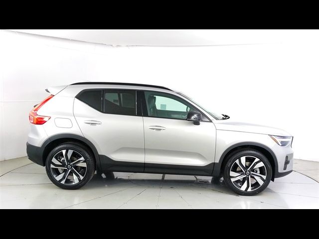 2024 Volvo XC40 Ultimate Dark Theme