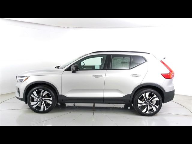 2024 Volvo XC40 Ultimate Dark Theme