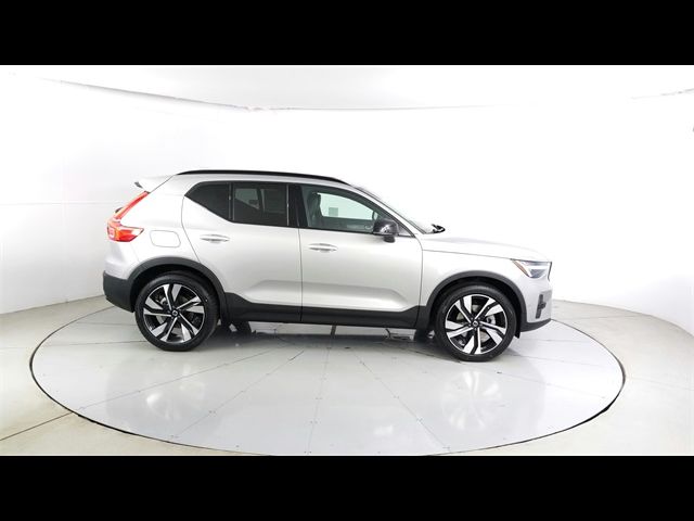 2024 Volvo XC40 Ultimate Dark Theme