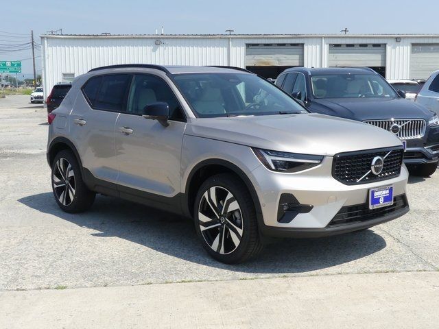 2024 Volvo XC40 Ultimate Dark Theme