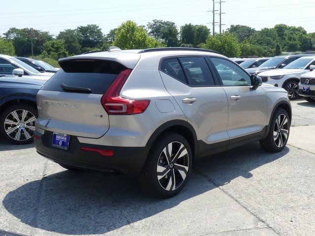 2024 Volvo XC40 Ultimate Dark Theme