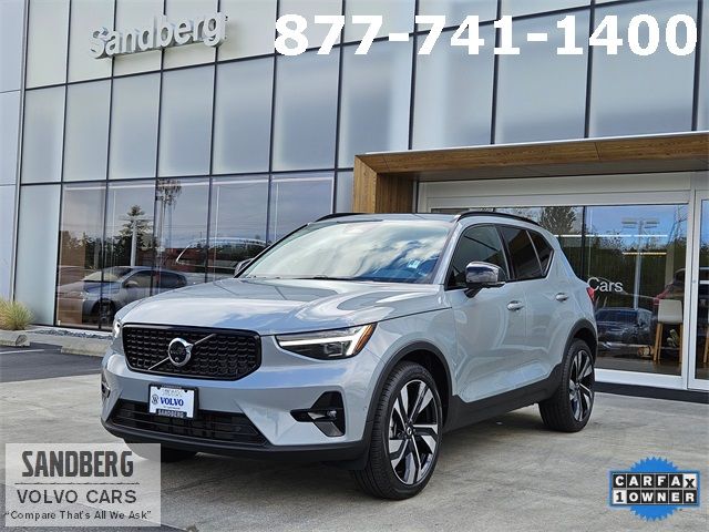 2024 Volvo XC40 Ultimate Dark Theme