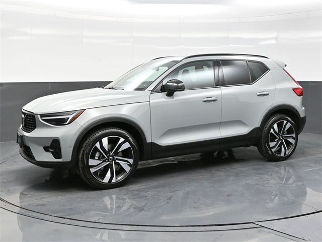 2024 Volvo XC40 Ultimate Dark Theme