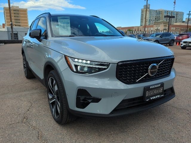 2024 Volvo XC40 Ultimate Dark Theme