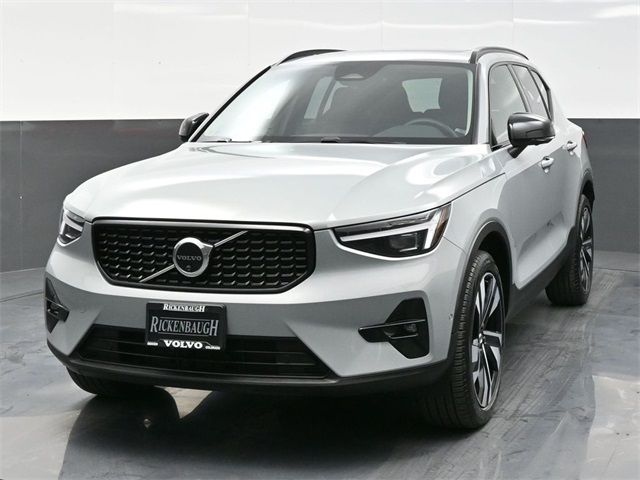 2024 Volvo XC40 Ultimate Dark Theme