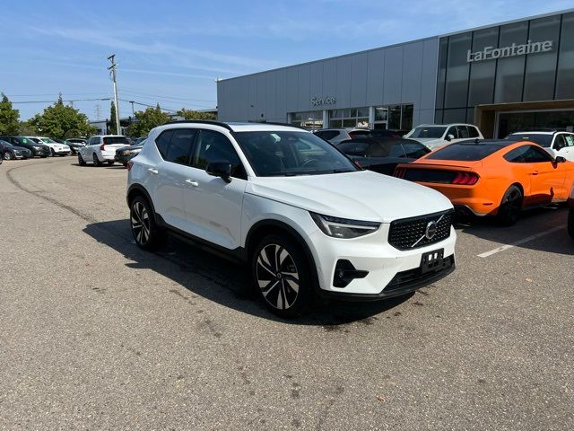 2024 Volvo XC40 Ultimate Dark Theme