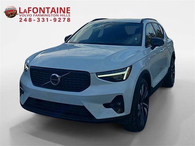 2024 Volvo XC40 Ultimate Dark Theme