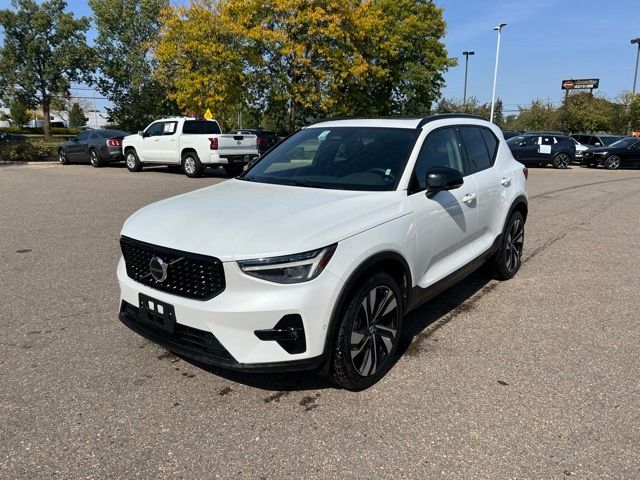 2024 Volvo XC40 Ultimate Dark Theme