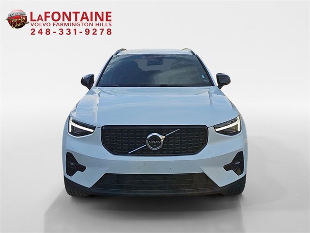 2024 Volvo XC40 Ultimate Dark Theme