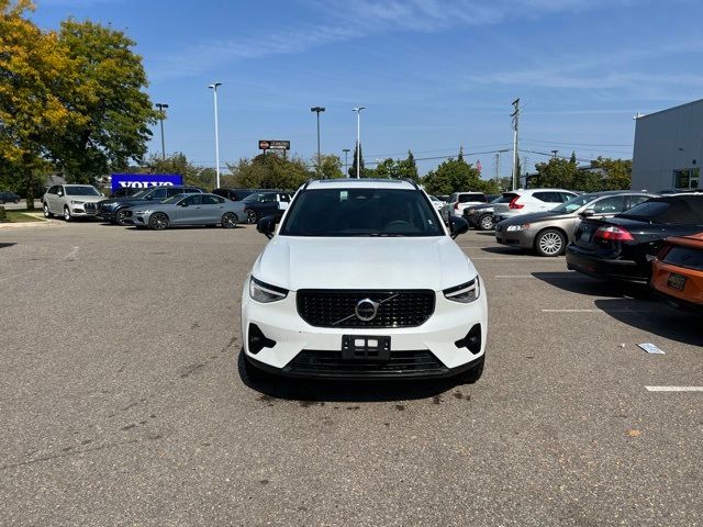 2024 Volvo XC40 Ultimate Dark Theme