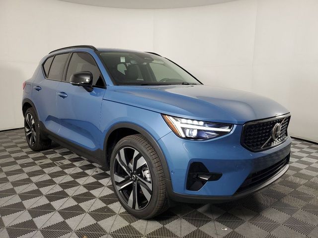 2024 Volvo XC40 Ultimate Dark Theme