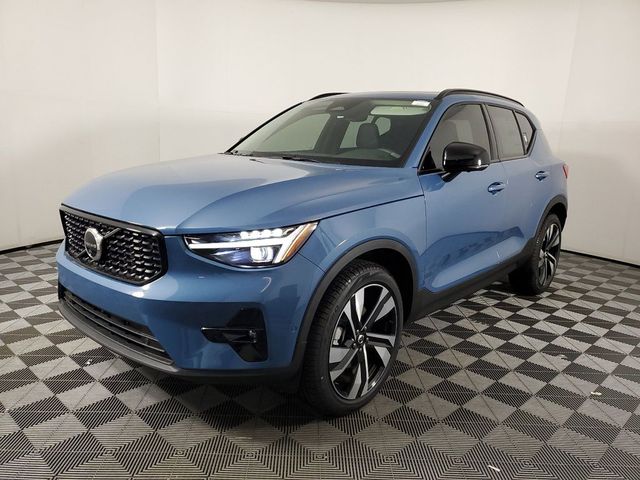 2024 Volvo XC40 Ultimate Dark Theme