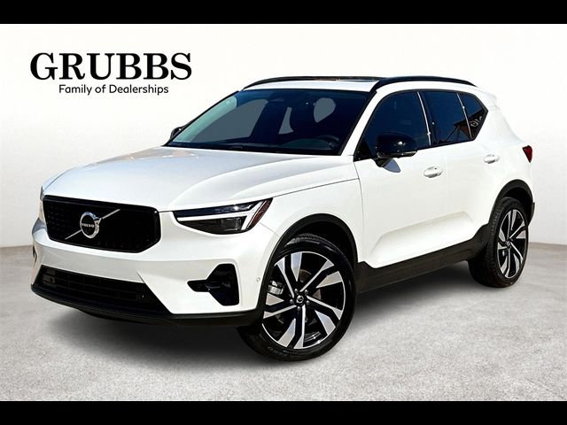 2024 Volvo XC40 Ultimate Dark Theme