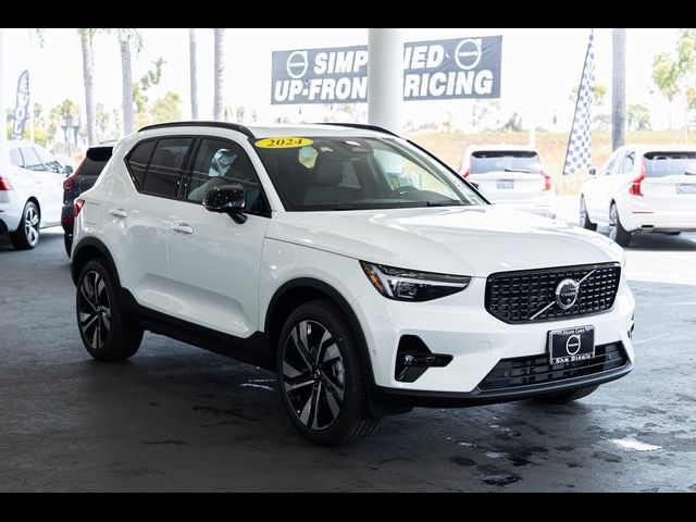 2024 Volvo XC40 Ultimate Dark Theme