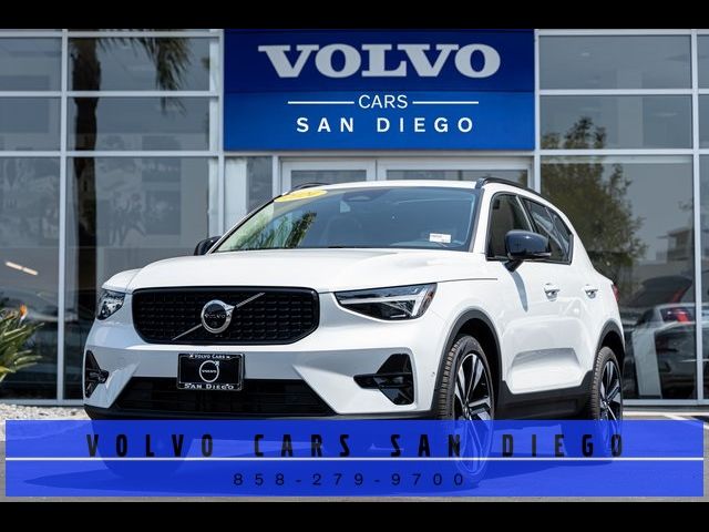 2024 Volvo XC40 Ultimate Dark Theme