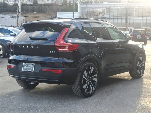 2024 Volvo XC40 Ultimate Dark Theme