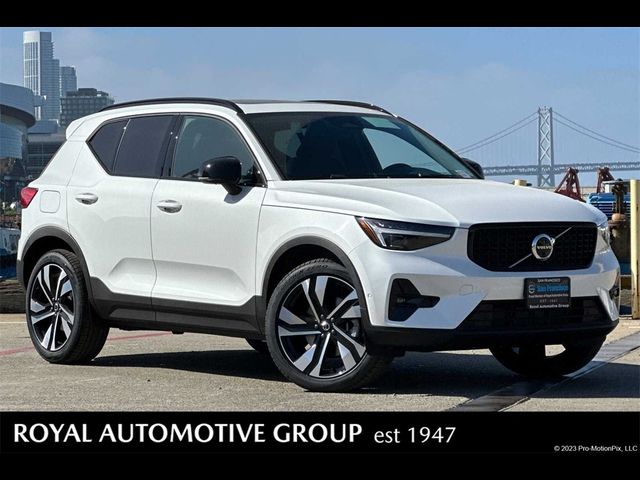 2024 Volvo XC40 Ultimate Dark Theme