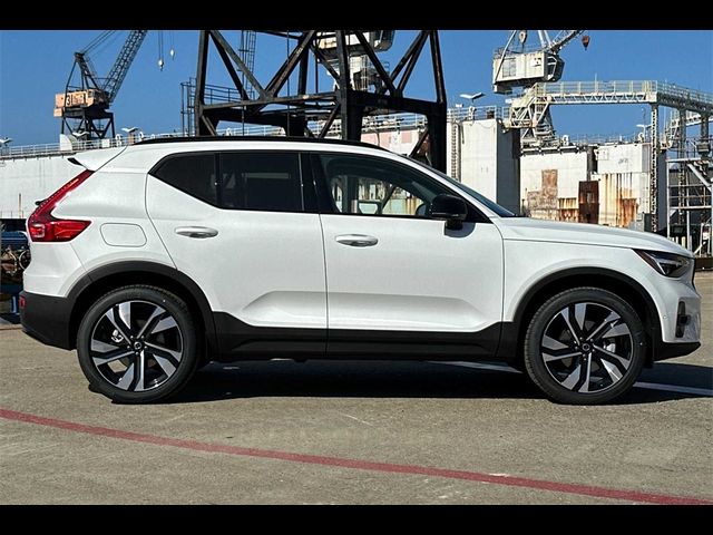 2024 Volvo XC40 Ultimate Dark Theme