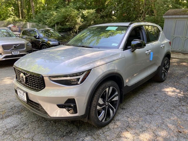 2024 Volvo XC40 Ultimate Dark Theme