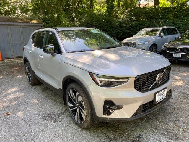 2024 Volvo XC40 Ultimate Dark Theme