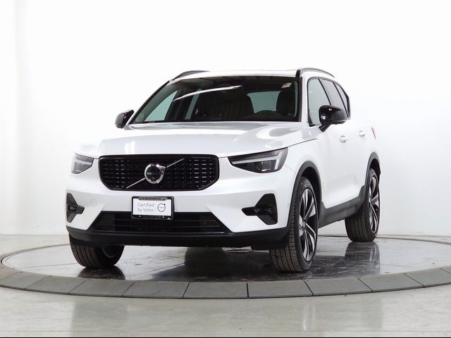 2024 Volvo XC40 Ultimate Dark Theme