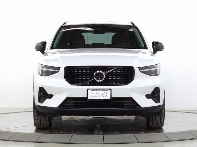 2024 Volvo XC40 Ultimate Dark Theme